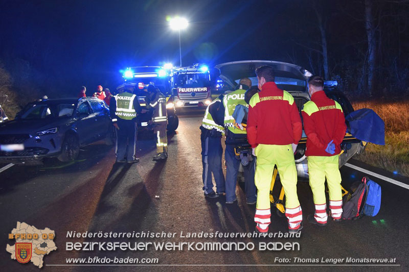 20221209 Schwerer Unfall mit 4 Fahrzeugen auf der LB210 Ebreichsdorf - Oberwaltersdorf  Foto: Thomas Lenger Monatsrevue.at