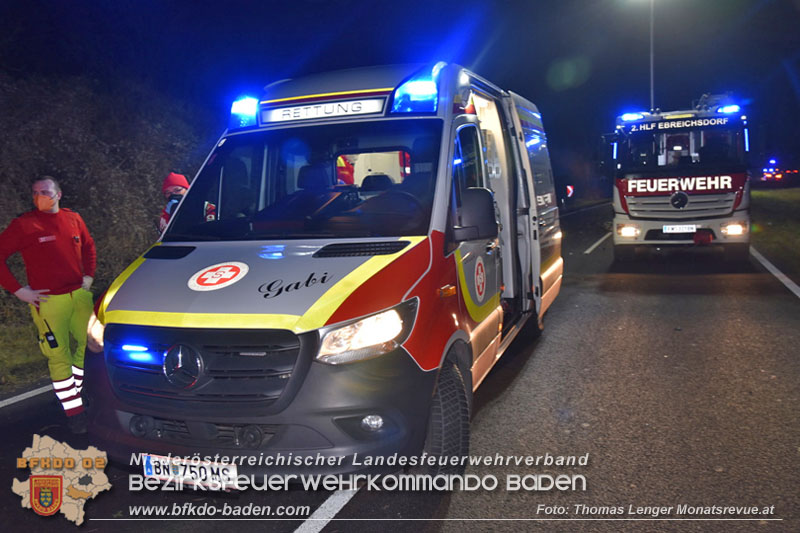 20221209 Schwerer Unfall mit 4 Fahrzeugen auf der LB210 Ebreichsdorf - Oberwaltersdorf  Foto: Thomas Lenger Monatsrevue.at