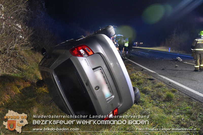 20221209 Schwerer Unfall mit 4 Fahrzeugen auf der LB210 Ebreichsdorf - Oberwaltersdorf  Foto: Thomas Lenger Monatsrevue.at