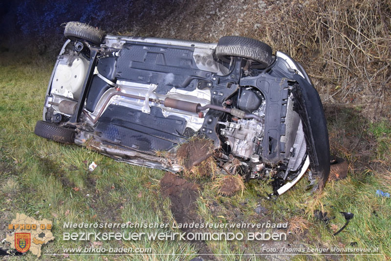 20221209 Schwerer Unfall mit 4 Fahrzeugen auf der LB210 Ebreichsdorf - Oberwaltersdorf  Foto: Thomas Lenger Monatsrevue.at