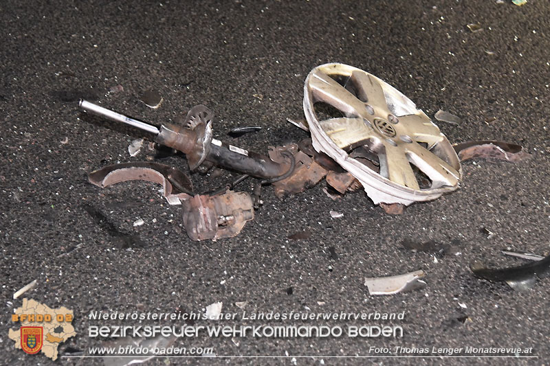 20221209 Schwerer Unfall mit 4 Fahrzeugen auf der LB210 Ebreichsdorf - Oberwaltersdorf  Foto: Thomas Lenger Monatsrevue.at