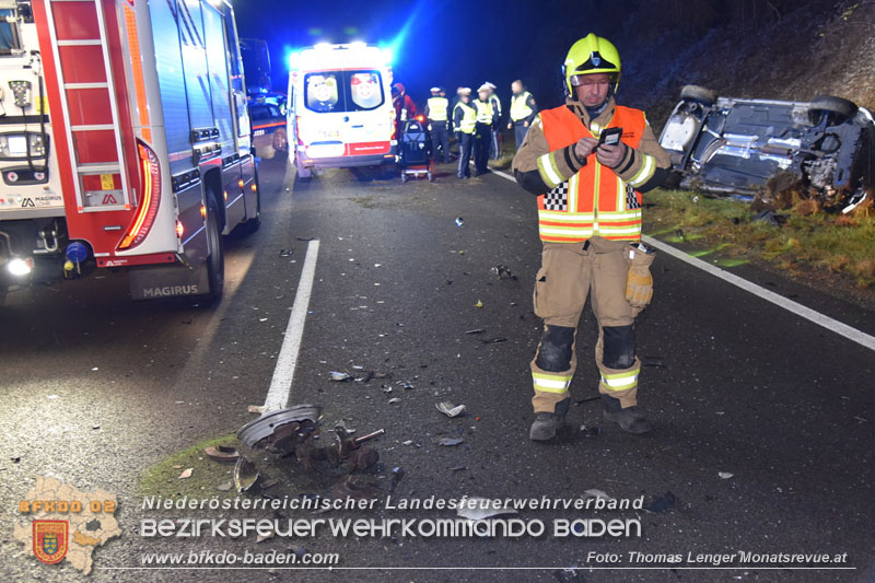 20221209 Schwerer Unfall mit 4 Fahrzeugen auf der LB210 Ebreichsdorf - Oberwaltersdorf  Foto: Thomas Lenger Monatsrevue.at