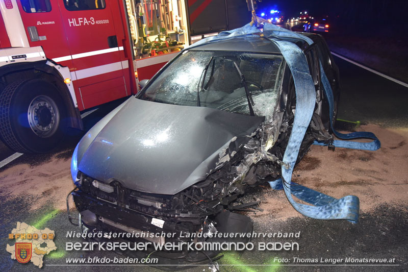 20221209 Schwerer Unfall mit 4 Fahrzeugen auf der LB210 Ebreichsdorf - Oberwaltersdorf  Foto: Thomas Lenger Monatsrevue.at