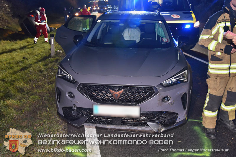 20221209 Schwerer Unfall mit 4 Fahrzeugen auf der LB210 Ebreichsdorf - Oberwaltersdorf  Foto: Thomas Lenger Monatsrevue.at