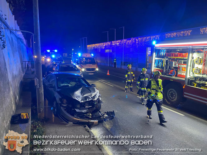 20221209 Frontalzusammenstoß auf der LB18 Foto: Freiwillige Feuerwehr St.Veit/Triesting 20221209 Frontalzusammenstoß auf der LB18 Foto: Freiwillige Feuerwehr St.Veit/Triesting