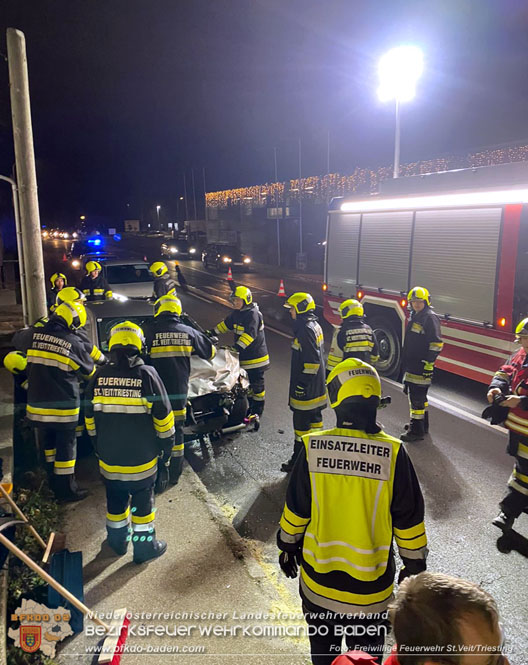 20221209 Frontalzusammenstoß auf der LB18  Foto: Freiwillige Feuerwehr St.Veit/Triesting