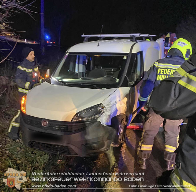 20221212 Weiterer Unfalleinsatz für die FF Möllersdorf Foto: Freiwillige Feuerwehr Möllersdorf 20221212 Weiterer Unfalleinsatz für die FF Möllersdorf Foto: Freiwillige Feuerwehr Möllersdorf