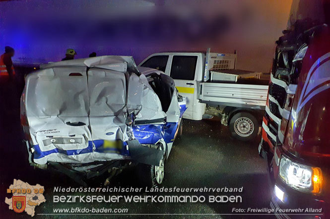 20221219 Verkehrsunfall mit mehreren beteiligten Fahrzeugen auf der A21 Foto: Freiwillige Feuerwehr Alland 20221219 Verkehrsunfall mit mehreren beteiligten Fahrzeugen auf der A21 Foto: Freiwillige Feuerwehr Alland