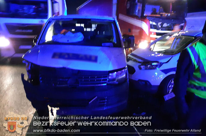 20221219 Verkehrsunfall mit mehreren beteiligten Fahrzeugen auf der A21 Foto: Freiwillige Feuerwehr Alland 20221219 Verkehrsunfall mit mehreren beteiligten Fahrzeugen auf der A21 Foto: Freiwillige Feuerwehr Alland