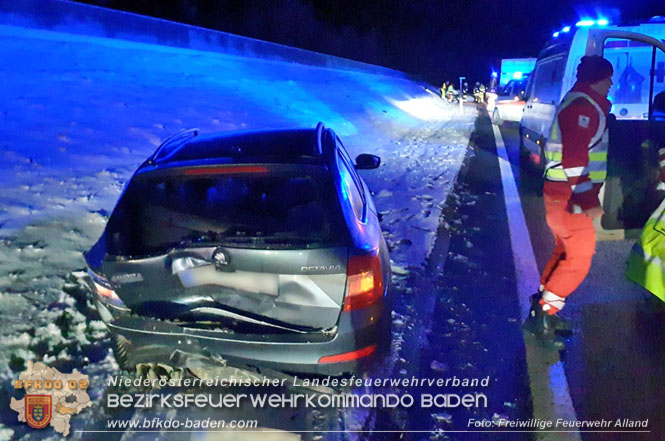 20221219 Verkehrsunfall mit mehreren beteiligten Fahrzeugen auf der A21 Foto: Freiwillige Feuerwehr Alland 20221219 Verkehrsunfall mit mehreren beteiligten Fahrzeugen auf der A21 Foto: Freiwillige Feuerwehr Alland