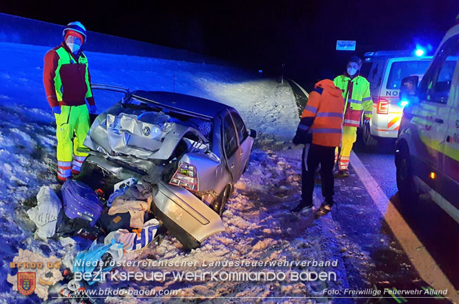 20221219 Verkehrsunfall mit mehreren beteiligten Fahrzeugen auf der A21 Foto: Freiwillige Feuerwehr Alland 20221219 Verkehrsunfall mit mehreren beteiligten Fahrzeugen auf der A21 Foto: Freiwillige Feuerwehr Alland