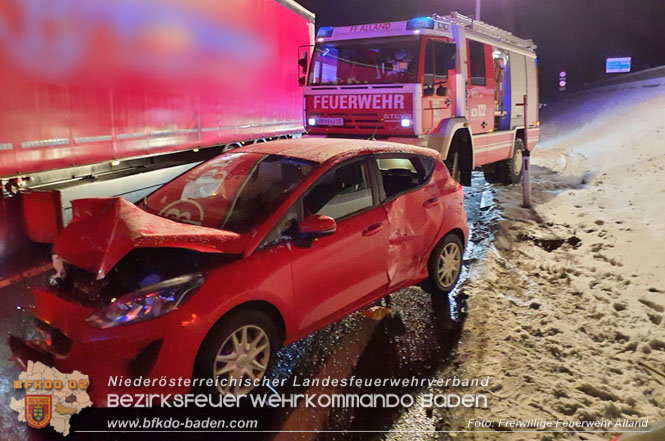 20221219 Verkehrsunfall mit mehreren beteiligten Fahrzeugen auf der A21 Foto: Freiwillige Feuerwehr Alland 20221219 Verkehrsunfall mit mehreren beteiligten Fahrzeugen auf der A21 Foto: Freiwillige Feuerwehr Alland
