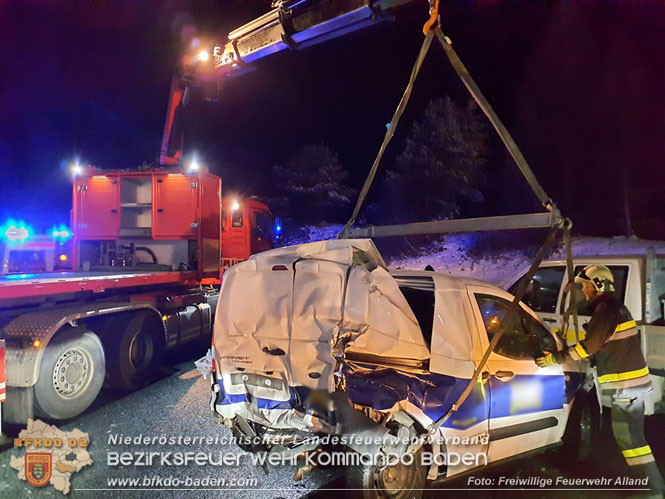 20221219 Verkehrsunfall mit mehreren beteiligten Fahrzeugen auf der A21 Foto: Freiwillige Feuerwehr Alland 20221219 Verkehrsunfall mit mehreren beteiligten Fahrzeugen auf der A21 Foto: Freiwillige Feuerwehr Alland
