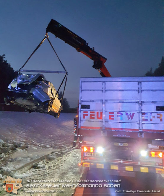 20221219 Verkehrsunfall mit mehreren beteiligten Fahrzeugen auf der A21  Foto: Freiwillige Feuerwehr Alland