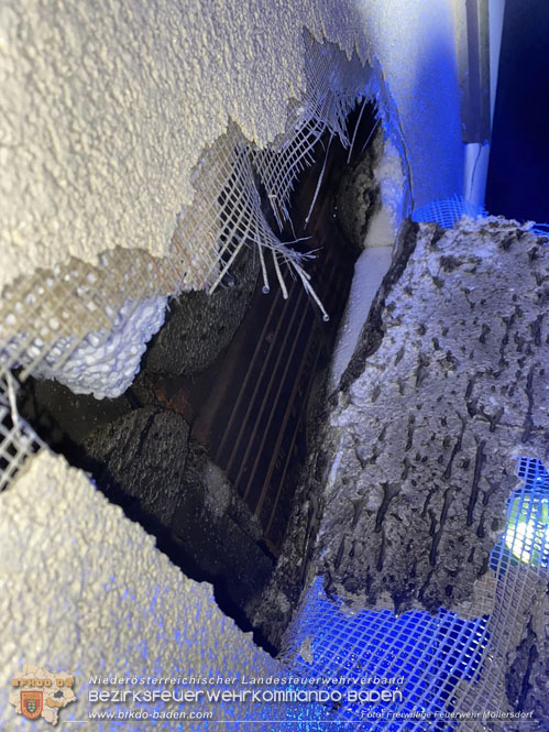 20221222 Müllbehälterbrand griff auf Hausfassade über  Foto: Freiwillige Feuerwehr Möllersdorf