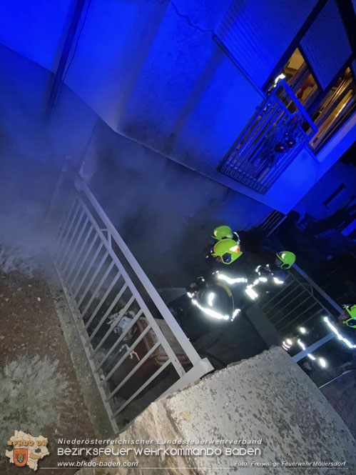 20221222 Müllbehälterbrand griff auf Hausfassade über  Foto: Freiwillige Feuerwehr Möllersdorf