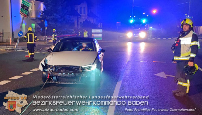 20230101 Pkw-Lenker verunfallt im Ortsgebiet Oberwaltersdorf  Foto: Freiwillige Feuerwehr Oberwaltersdorf