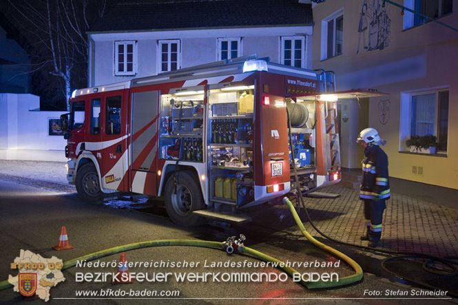 20230107 Brand einer Stromleitung unter Wärmeverbundfassade in Teesdorf Foto: Stefan Schneider BFKDO BADEN 20230107 Brand einer Stromleitung unter Wärmeverbundfassade in Teesdorf Foto: Stefan Schneider BFKDO BADEN