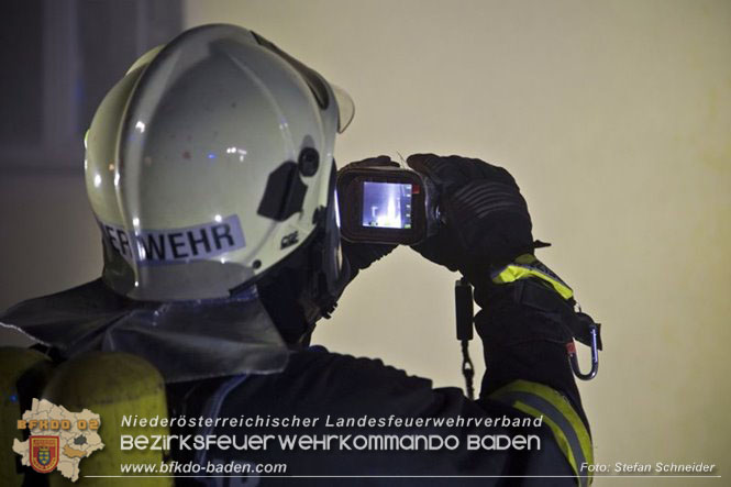 20230107 Brand einer Stromleitung unter Wärmeverbundfassade in Teesdorf Foto: Stefan Schneider BFKDO BADEN 20230107 Brand einer Stromleitung unter Wärmeverbundfassade in Teesdorf Foto: Stefan Schneider BFKDO BADEN
