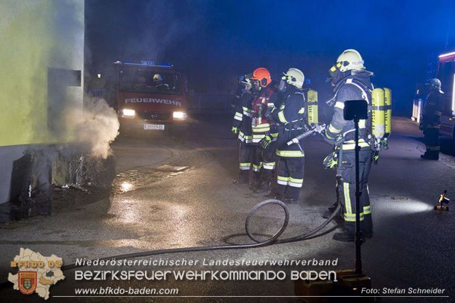 20230107 Brand einer Stromleitung unter Wärmeverbundfassade in Teesdorf Foto: Stefan Schneider BFKDO BADEN 20230107 Brand einer Stromleitung unter Wärmeverbundfassade in Teesdorf Foto: Stefan Schneider BFKDO BADEN