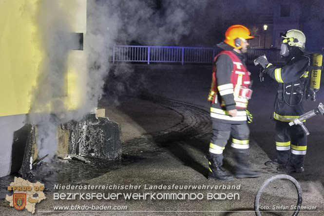 20230107 Brand einer Stromleitung unter Wärmeverbundfassade in Teesdorf Foto: Stefan Schneider BFKDO BADEN 20230107 Brand einer Stromleitung unter Wärmeverbundfassade in Teesdorf Foto: Stefan Schneider BFKDO BADEN