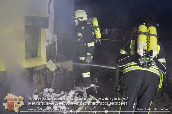 20230107 Brand einer Stromleitung unter Wärmeverbundfassade in Teesdorf Foto: Stefan Schneider BFKDO BADEN 20230107 Brand einer Stromleitung unter Wärmeverbundfassade in Teesdorf Foto: Stefan Schneider BFKDO BADEN