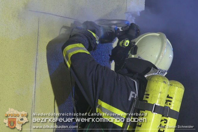 20230107 Brand einer Stromleitung unter Wärmeverbundfassade in Teesdorf Foto: Stefan Schneider BFKDO BADEN 20230107 Brand einer Stromleitung unter Wärmeverbundfassade in Teesdorf Foto: Stefan Schneider BFKDO BADEN