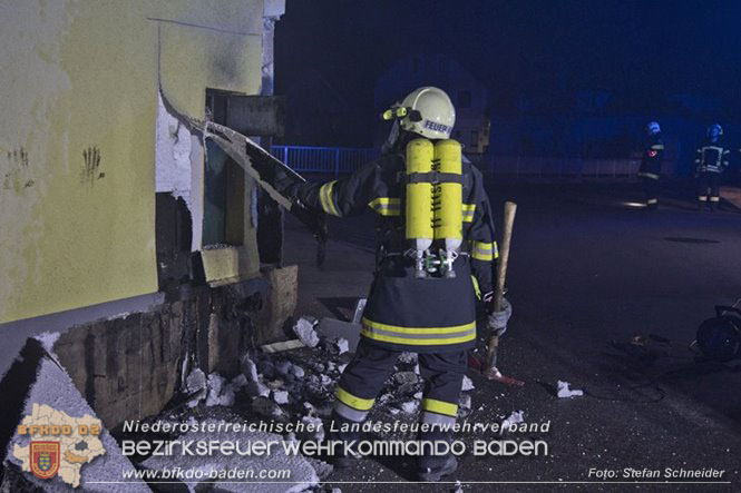 20230107 Brand einer Stromleitung unter Wärmeverbundfassade in Teesdorf Foto: Stefan Schneider BFKDO BADEN 20230107 Brand einer Stromleitung unter Wärmeverbundfassade in Teesdorf Foto: Stefan Schneider BFKDO BADEN