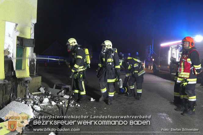 20230107 Brand einer Stromleitung unter Wärmeverbundfassade in Teesdorf Foto: Stefan Schneider BFKDO BADEN 20230107 Brand einer Stromleitung unter Wärmeverbundfassade in Teesdorf Foto: Stefan Schneider BFKDO BADEN