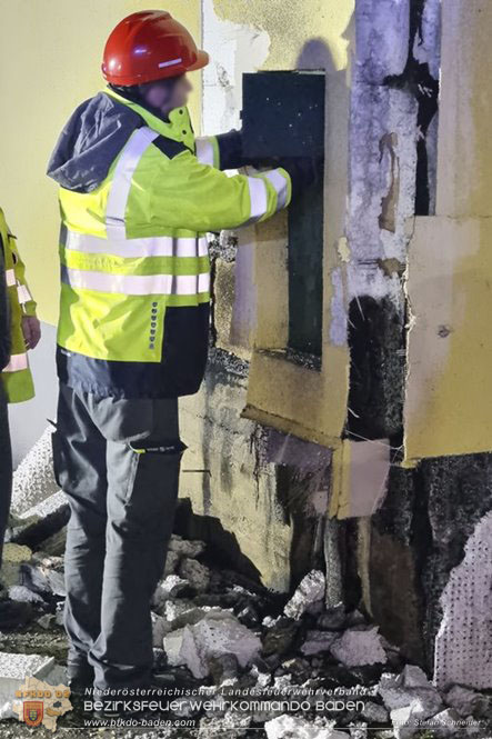 20230107 Brand einer Stromleitung unter Wärmeverbundfassade in Teesdorf Foto: Stefan Schneider BFKDO BADEN 20230107 Brand einer Stromleitung unter Wärmeverbundfassade in Teesdorf Foto: Stefan Schneider BFKDO BADEN