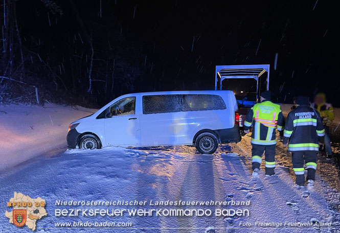 20230121 Fahrzeugbergung auf der A21  Foto: Freiwillige Feuerwehr Alland