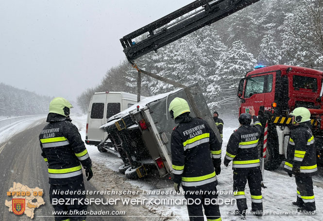20230122 Fahrzeugbergung auf der A21 Foto: Freiwillige Feuerwehr Alland 20230122 Fahrzeugbergung auf der A21 Foto: Freiwillige Feuerwehr Alland
