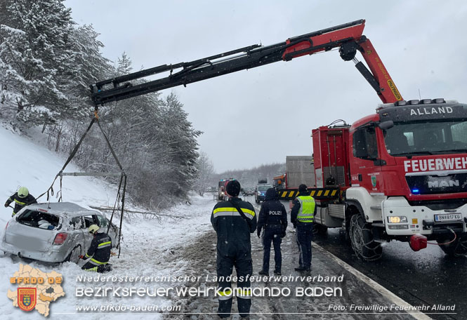 20230122 Fahrzeugbergung auf der A21 Foto: Freiwillige Feuerwehr Alland 20230122 Fahrzeugbergung auf der A21 Foto: Freiwillige Feuerwehr Alland