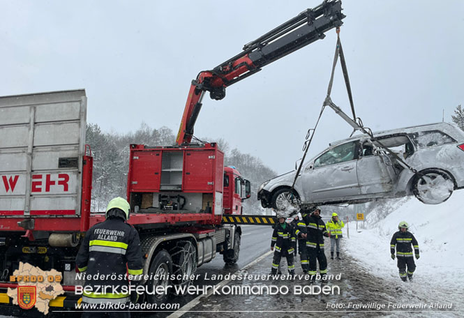 20230122 Fahrzeugbergung auf der A21  Foto: Freiwillige Feuerwehr Alland