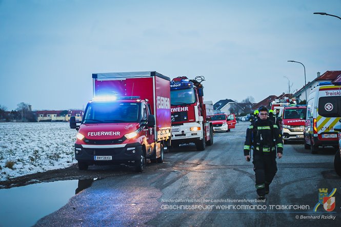 20230129 Brand in einem Traiskirchner Gewerbebetrieb   Foto: Bernhard Rzidky AFKDO Traiskirchen