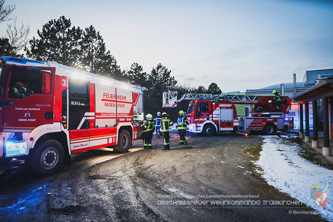 20230129 Brand in einem Traiskirchner Gewerbebetrieb   Foto: Bernhard Rzidky AFKDO Traiskirchen
