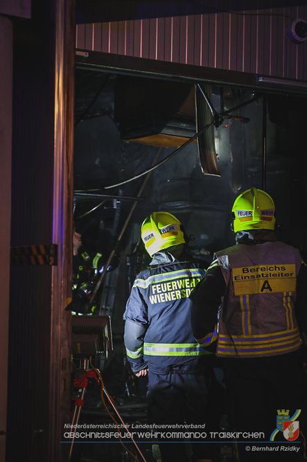 20230129 Brand in einem Traiskirchner Gewerbebetrieb   Foto: Bernhard Rzidky AFKDO Traiskirchen