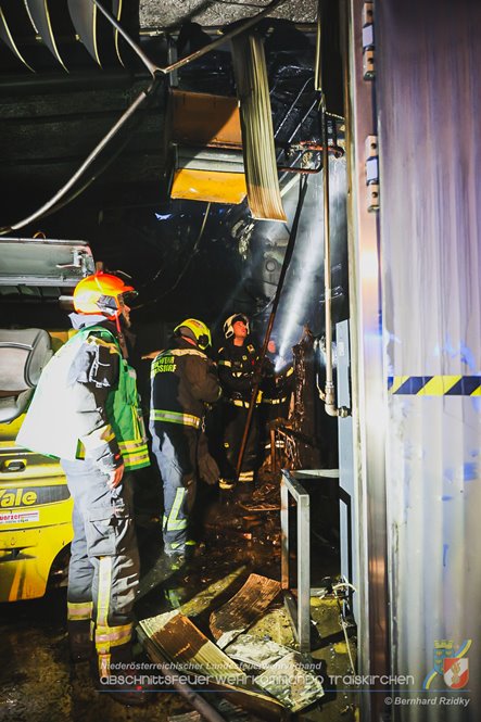 20230129 Brand in einem Traiskirchner Gewerbebetrieb   Foto: Bernhard Rzidky AFKDO Traiskirchen