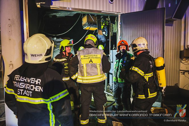 20230129 Brand in einem Traiskirchner Gewerbebetrieb   Foto: Bernhard Rzidky AFKDO Traiskirchen
