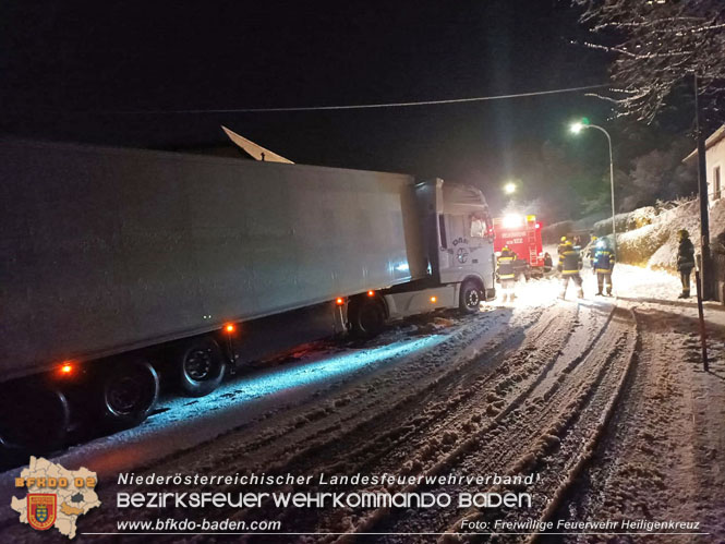 20230202 Nächtlicher Schneefall sorgte für Feuerwehreinsätze im Großraum Heiligenkreuz - Alland - Klausen-Leopoldsdorf  Foto: Freiwillige Feuerwehr Heiligenkreuz