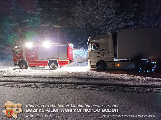 20230202 Nächtlicher Schneefall sorgte für Feuerwehreinsätze im Großraum Heiligenkreuz - Alland - Klausen-Leopoldsdorf  Foto: Freiwillige Feuerwehr Heiligenkreuz