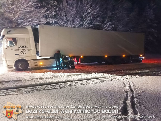 20230202 Nächtlicher Schneefall sorgte für Feuerwehreinsätze im Großraum Heiligenkreuz - Alland - Klausen-Leopoldsdorf  Foto: Freiwillige Feuerwehr Heiligenkreuz