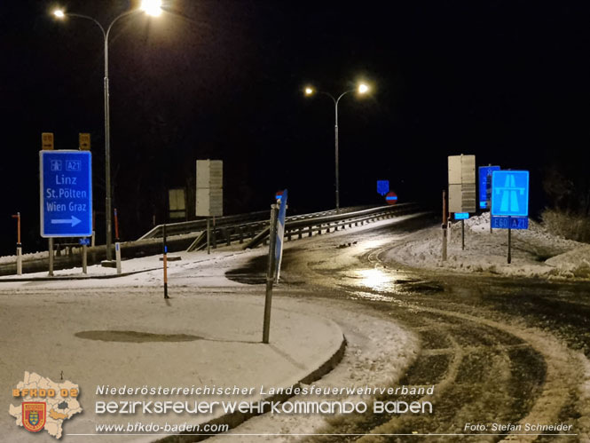 20230202 Nächtlicher Schneefall sorgte für Feuerwehreinsätze im Großraum Heiligenkreuz - Alland - Klausen-Leopoldsdorf  Foto: BFKDO BADEN / Stefan Schneider