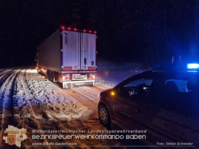 20230202 Nächtlicher Schneefall sorgte für Feuerwehreinsätze im Großraum Heiligenkreuz - Alland - Klausen-Leopoldsdorf  Foto: BFKDO BADEN / Stefan Schneider