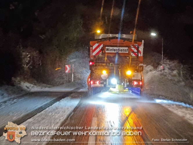 20230202 Nächtlicher Schneefall sorgte für Feuerwehreinsätze im Großraum Heiligenkreuz - Alland - Klausen-Leopoldsdorf  Foto: BFKDO BADEN / Stefan Schneider