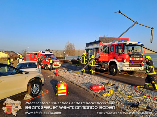 20230207 Schwerer Verkehrsunfall - 2 Personen eingeschlossen  Foto: Freiwillige Feuerwehr Oberwaltersdorf