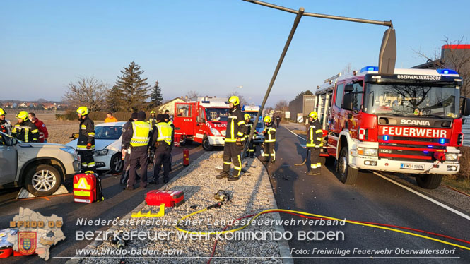20230207 Schwerer Verkehrsunfall - 2 Personen eingeschlossen  Foto: Freiwillige Feuerwehr Oberwaltersdorf