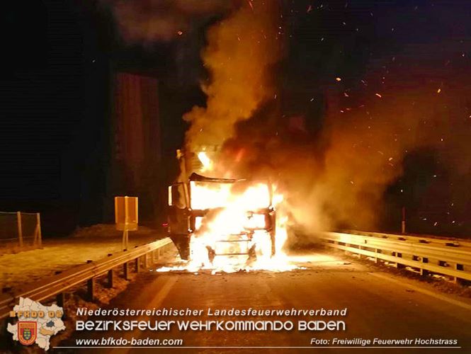 20230208 Lkw Sattelzug in Vollbrand bei Hochstraß   Foto: Freiwillige Feuerwehr Hochstraß