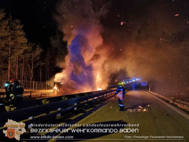 20230208 Lkw Sattelzug in Vollbrand bei Hochstrass   Foto: Freiwillige Feuerwehr Hochstrass