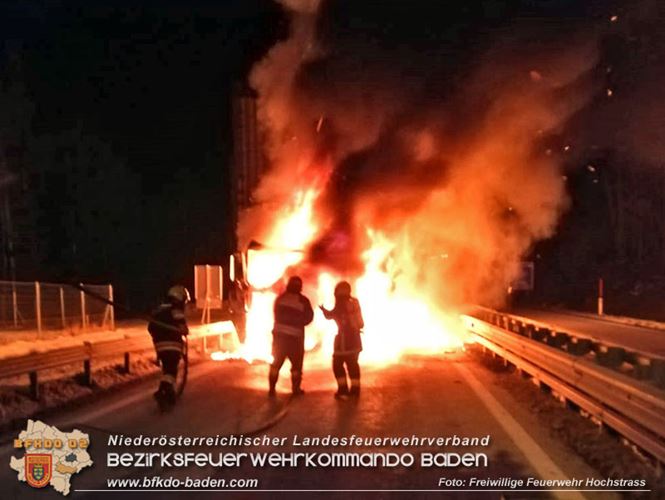 20230208 Lkw Sattelzug in Vollbrand bei Hochstrass   Foto: Freiwillige Feuerwehr Hochstrass